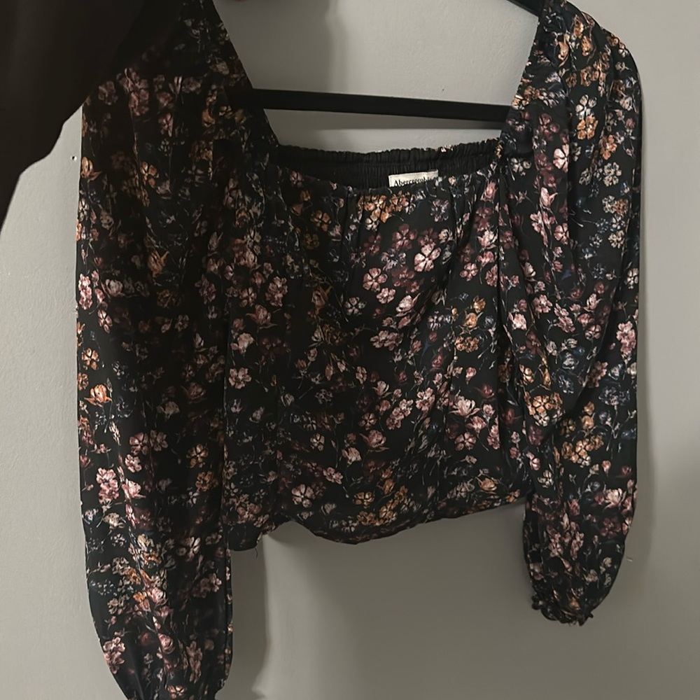Cute Abercrombie and Fitch Top (Barely Used/Great Condition)